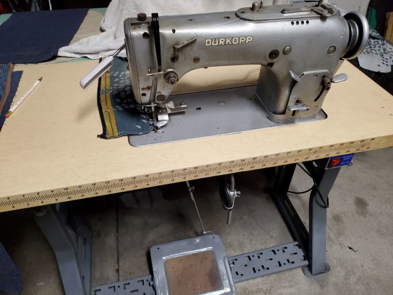 DurkoppAdler Zig Zag Sewing Machine, with custom swing out binding edge attachment of 7/8 inch
